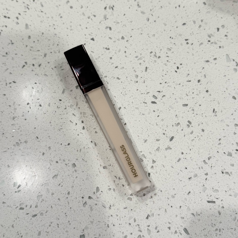 HOURGLASS 'Birch 1' Vanish
Airbrush Concealer